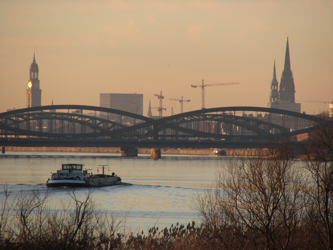 Hamburg20From20River20Elbe-ID11475-1280x960.jpg